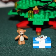 LEGO Winter Toy Shop 17