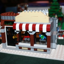 LEGO Winter Toy Shop 25
