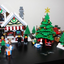 LEGO Winter Toy Shop Complete