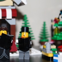 LEGO Winter Toy Shop 33