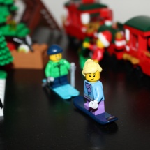LEGO Winter Toy Shop 34