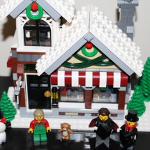 LEGO Winter Toy Shop 36