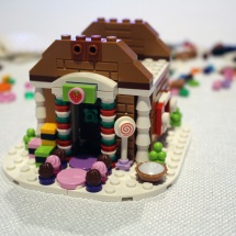 LEGO Gingerbread House 8
