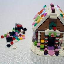 LEGO Gingerbread House 10