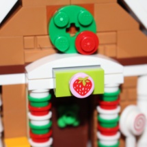 LEGO Gingerbread House Strawberry