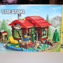 LEGO Lakeside Lodge Box