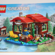 LEGO Lakeside Lodge Booklet 3