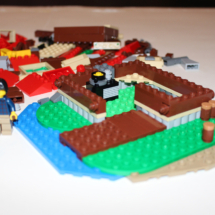 LEGO Lakeside Lodge 15