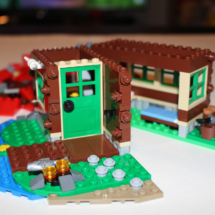 LEGO Lakeside Lodge 17