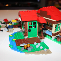 LEGO Lakeside Lodge 18