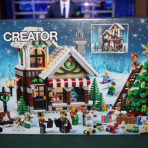 LEGO Winter Toy Shop Box