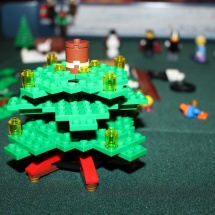 LEGO Winter Toy Shop 11