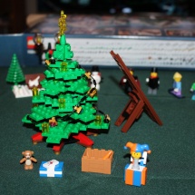 LEGO Winter Toy Shop 16